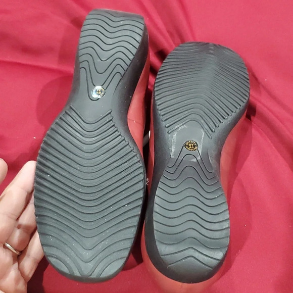 Strictly comfort jessie red leather slip on flats new in box - Picture 8 of 8